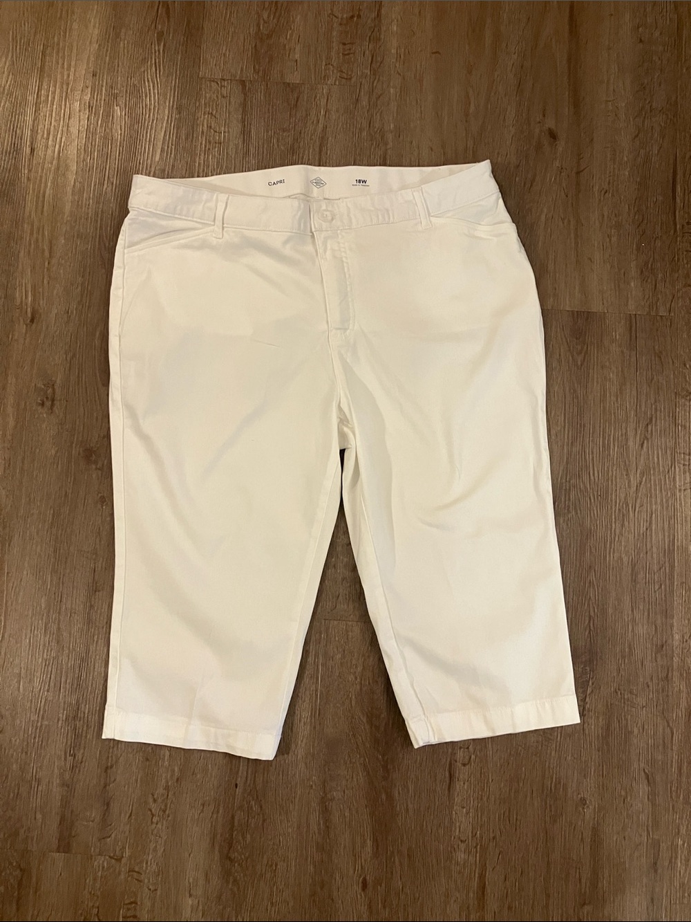 St. John's Bay Secretly Slender White Capris